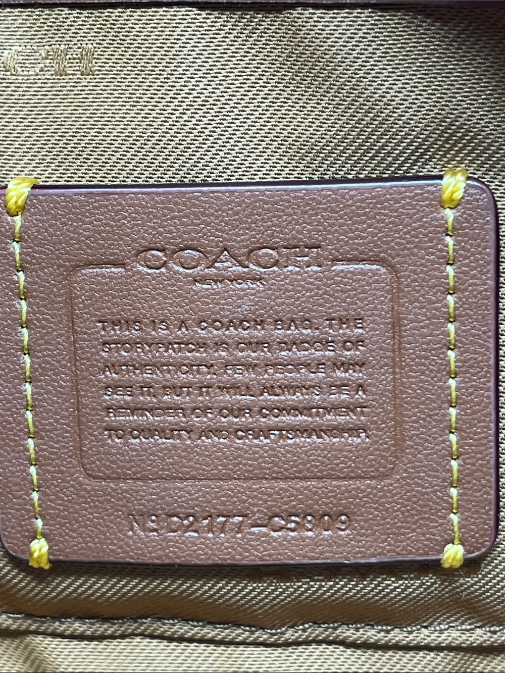 COACH CAMERA BAG PEBBLED LEATHER IN CHALK COLOR BRASS TURN LOCK CROSSBODY - Picture 13 of 16